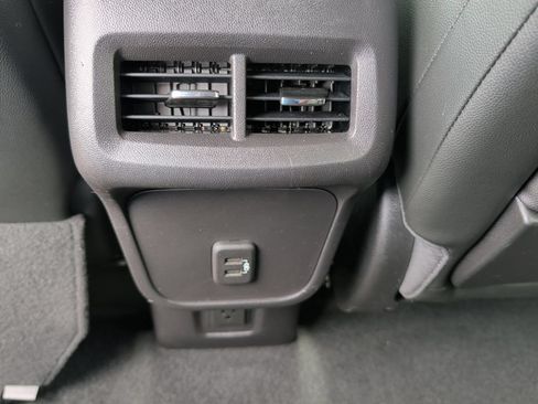 Used 2024 GMC Terrain SLT AWD/4WD image 32