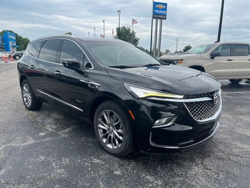 Used 2023 Buick Enclave Avenir AWD/4WD image 2