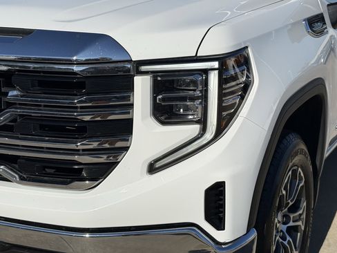 Used 2024 GMC Sierra 1500 SLT image 11