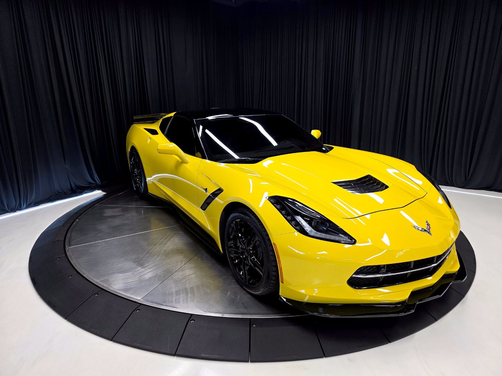 Used 2016 Chevrolet Corvette Stingray Coupe w/ 3LT Preferred Equipment Group RWD image 7