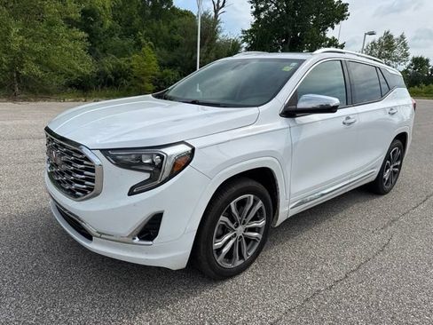 Used 2018 GMC Terrain Denali w/ Comfort Package AWD/4WD image 3