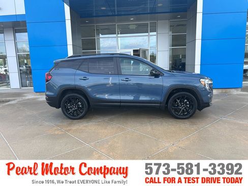 Certified 2024 GMC Terrain SLE w/ Driver Convenience Package AWD/4WD image 3