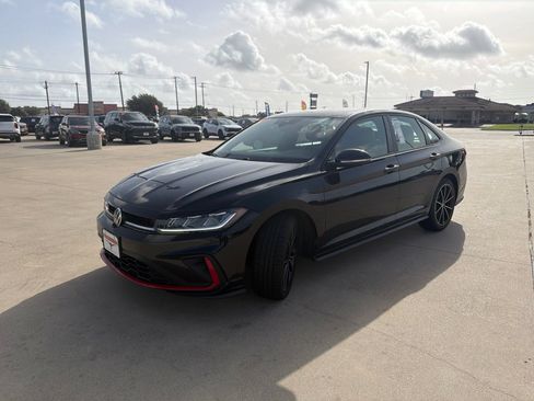 Used 2025 Volkswagen Jetta GLI Autobahn FWD image 3