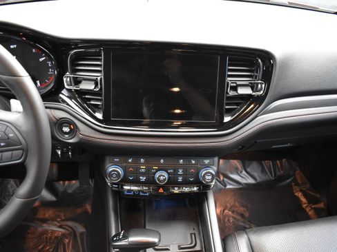 Used 2022 Dodge Durango R/T w/ Tow 'N Go Package AWD/4WD image 15