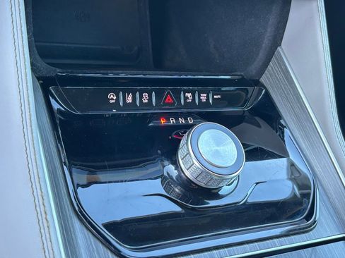 Used 2024 Jeep Wagoneer L Series II w/ Flexible Seating Group RWD image 27