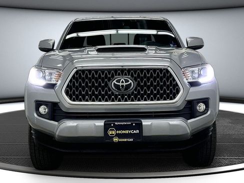 Used 2019 Toyota Tacoma TRD Sport w/ Technology Package AWD/4WD image 2