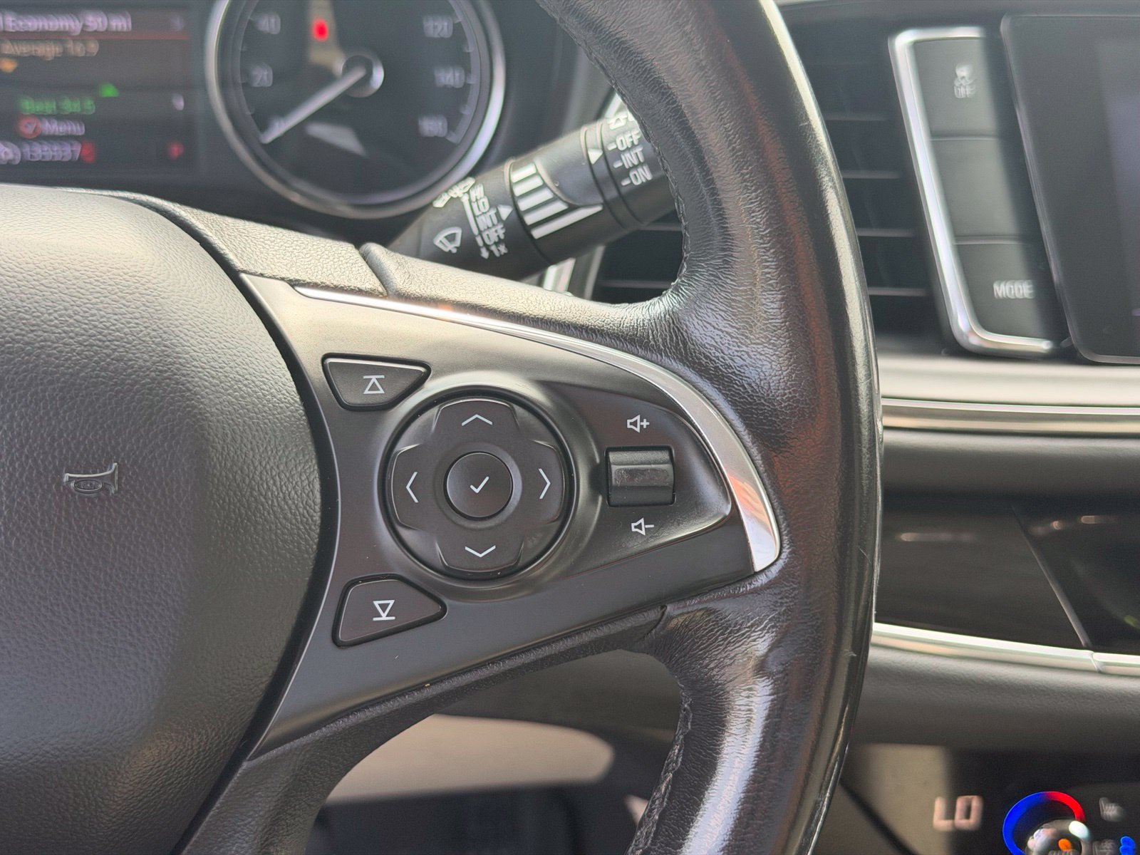 Used 2020 Buick Enclave Premium w/ Sun and Sites Package FWD image 20