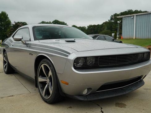Used 2014 Dodge Challenger R/T RWD image 36