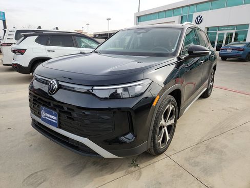 New 2026 Volkswagen Tiguan SE image 3