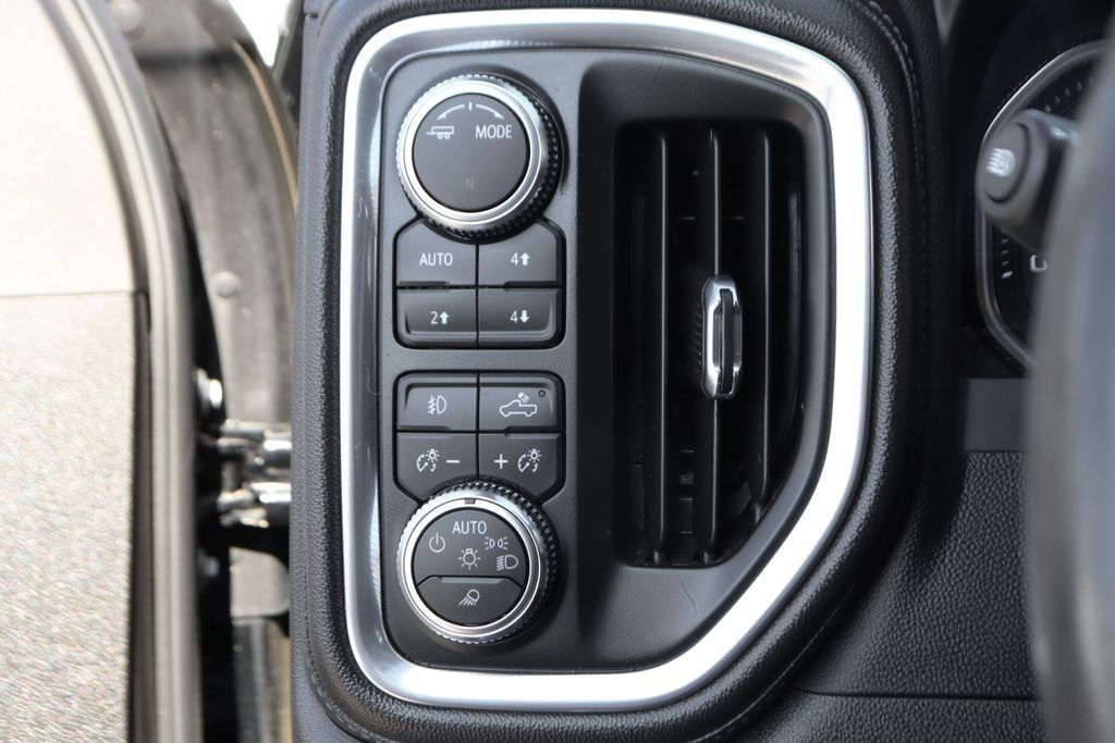 Used 2022 GMC Sierra 3500 Denali AWD/4WD image 23