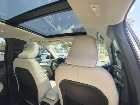Certified 2023 Volvo XC40 B4 Plus w/ Protection Package Premier FWD image 19