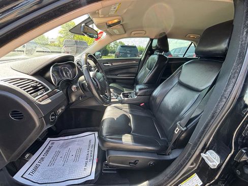 Used 2019 Chrysler 300 Limited RWD image 16