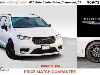 New 2026 Chrysler Pacifica Select w/ S Appearance Package