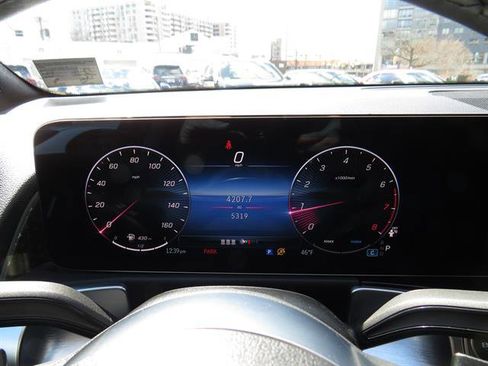 Used 2025 Mercedes-Benz GLB 250 GLB 250 4MATIC image 13