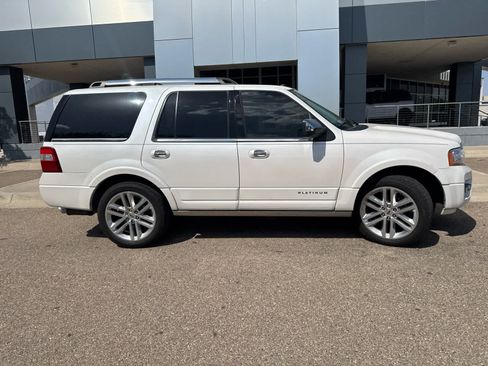 Used 2017 Ford Expedition Platinum AWD/4WD image 8