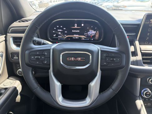 Used 2023 GMC Yukon XL SLT w/ SLT Luxury Package AWD/4WD image 18