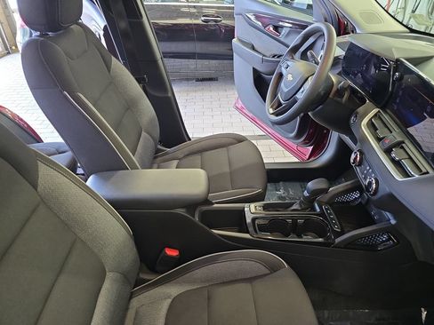 Used 2024 Chevrolet TrailBlazer LS w/ LS Convenience Package FWD image 11