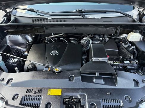 Used 2017 Toyota Highlander XLE image 12