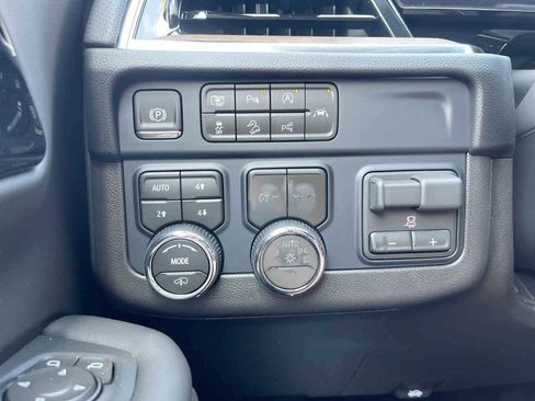 New 2026 Chevrolet Suburban High Country AWD/4WD image 25