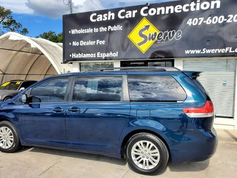 Used 2012 Toyota Sienna XLE image 8