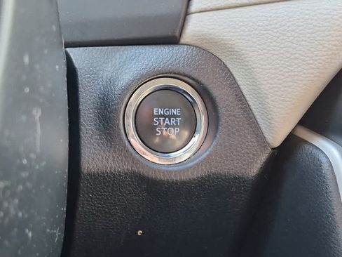 Used 2021 Toyota RAV4 XLE AWD/4WD image 21