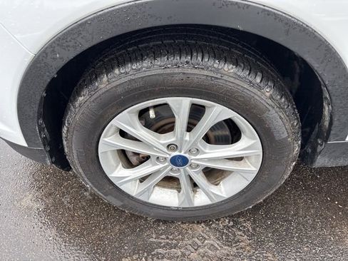 Used 2019 Ford Escape SE image 3