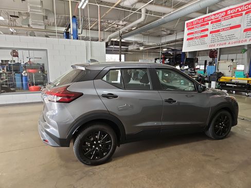 Used 2023 Nissan Kicks S FWD image 3