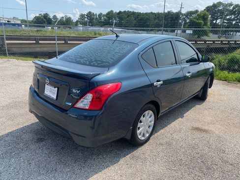 Used 2016 Nissan Versa SV image 3