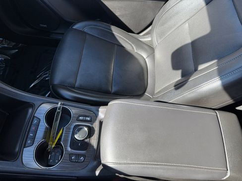 Used 2023 GMC Acadia SLT image 14