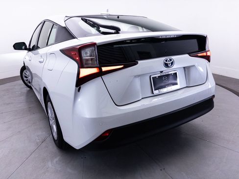 Used 2022 Toyota Prius LE FWD image 5