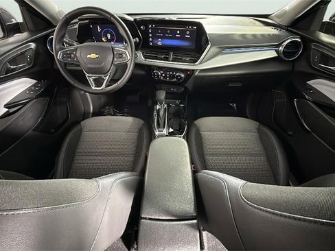 Certified 2025 Chevrolet Trax LT w/ Driver Confidence Package image 30