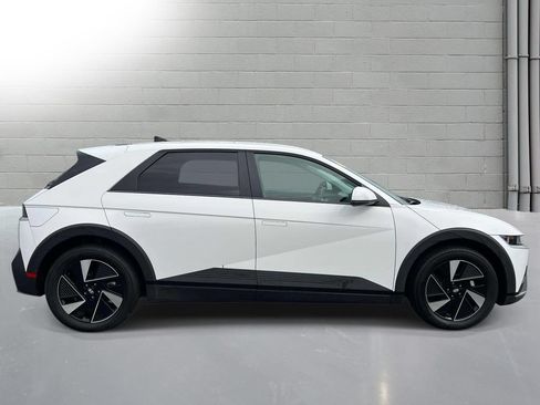 Used 2025 Hyundai Ioniq 5 SE AWD/4WD image 5