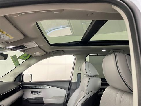 Used 2023 Honda Pilot Elite image 11