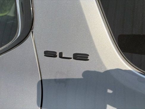 Used 2022 GMC Acadia SLE w/ Driver Convenience Package FWD image 50