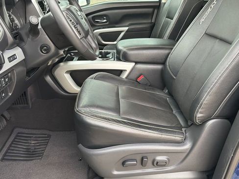 Used 2017 Nissan Titan PRO-4X w/ Pro-4x Convenience Package image 19
