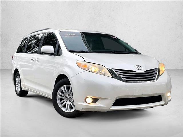 Used 2017 Toyota Sienna XLE FWD image 12