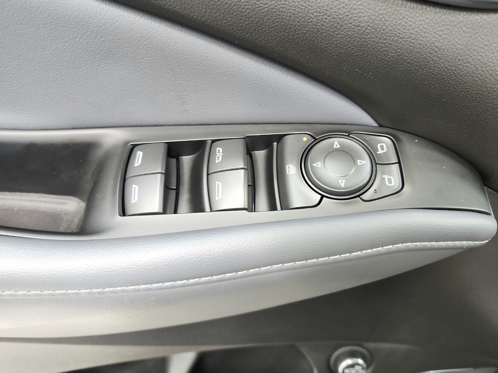 Used 2024 Buick Enclave Essence FWD image 32