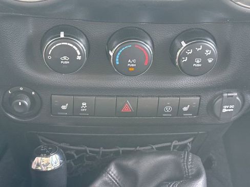 Used 2016 Jeep Wrangler Unlimited Rubicon w/ Connectivity Group AWD/4WD image 27