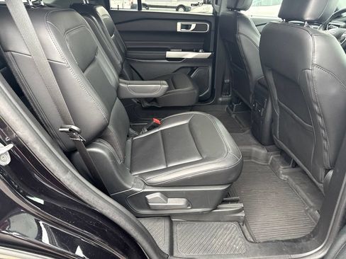 Used 2024 Ford Explorer XLT w/ Equipment Group 202A AWD/4WD image 19