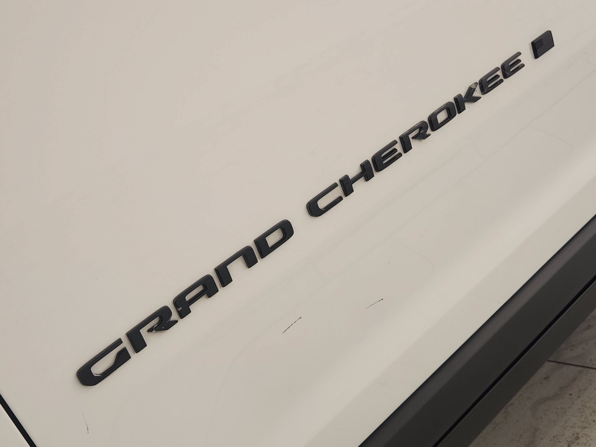 Used 2023 Jeep Grand Cherokee Altitude AWD/4WD image 11