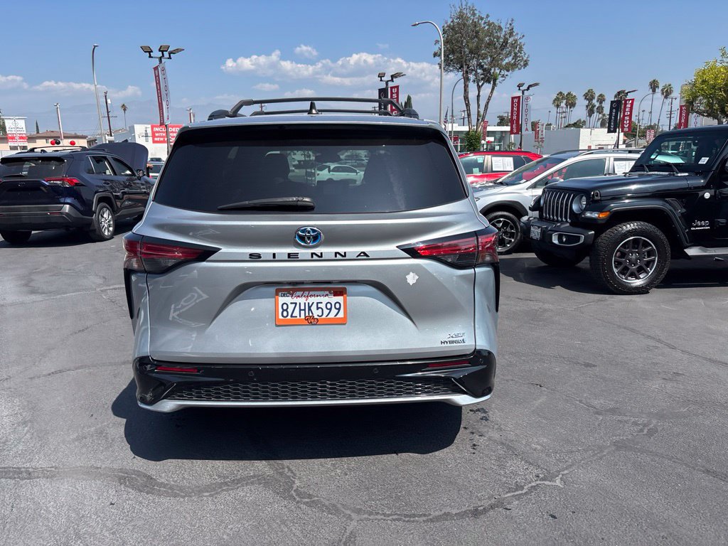 Used 2022 Toyota Sienna XSE w/ XSE Plus Package FWD image 5