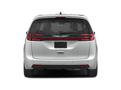 Certified 2024 Chrysler Pacifica Touring-L image 5
