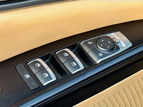 Used 2022 Kia Carnival LX image 18