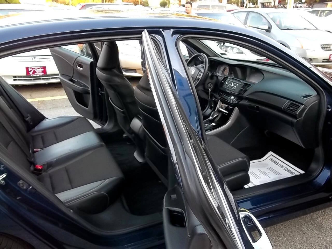 Used 2017 Honda Accord Sport image 8