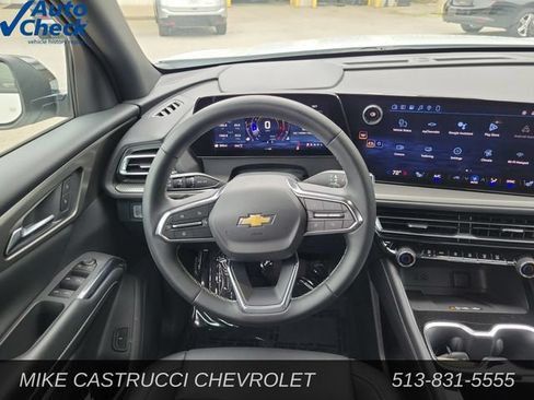 Used 2026 Chevrolet Traverse LT AWD/4WD image 11