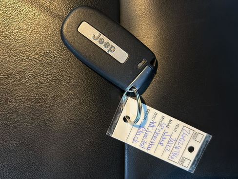 Used 2022 Jeep Grand Cherokee Limited image 43