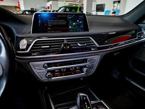Used 2019 BMW 750i xDrive w/ M Sport Package AWD/4WD image 35