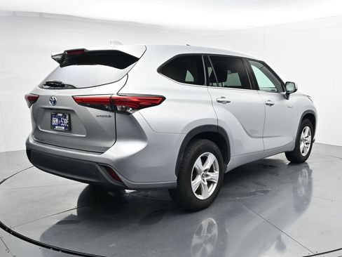 Used 2021 Toyota Highlander LE FWD image 7