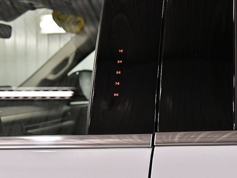 Used 2025 Lincoln Navigator L Reserve AWD/4WD image 13