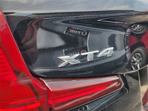Used 2022 Cadillac XT4 Luxury w/ Cold Weather Package image 9